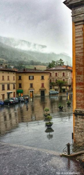 piazza luceoli. giornata di pioggia.